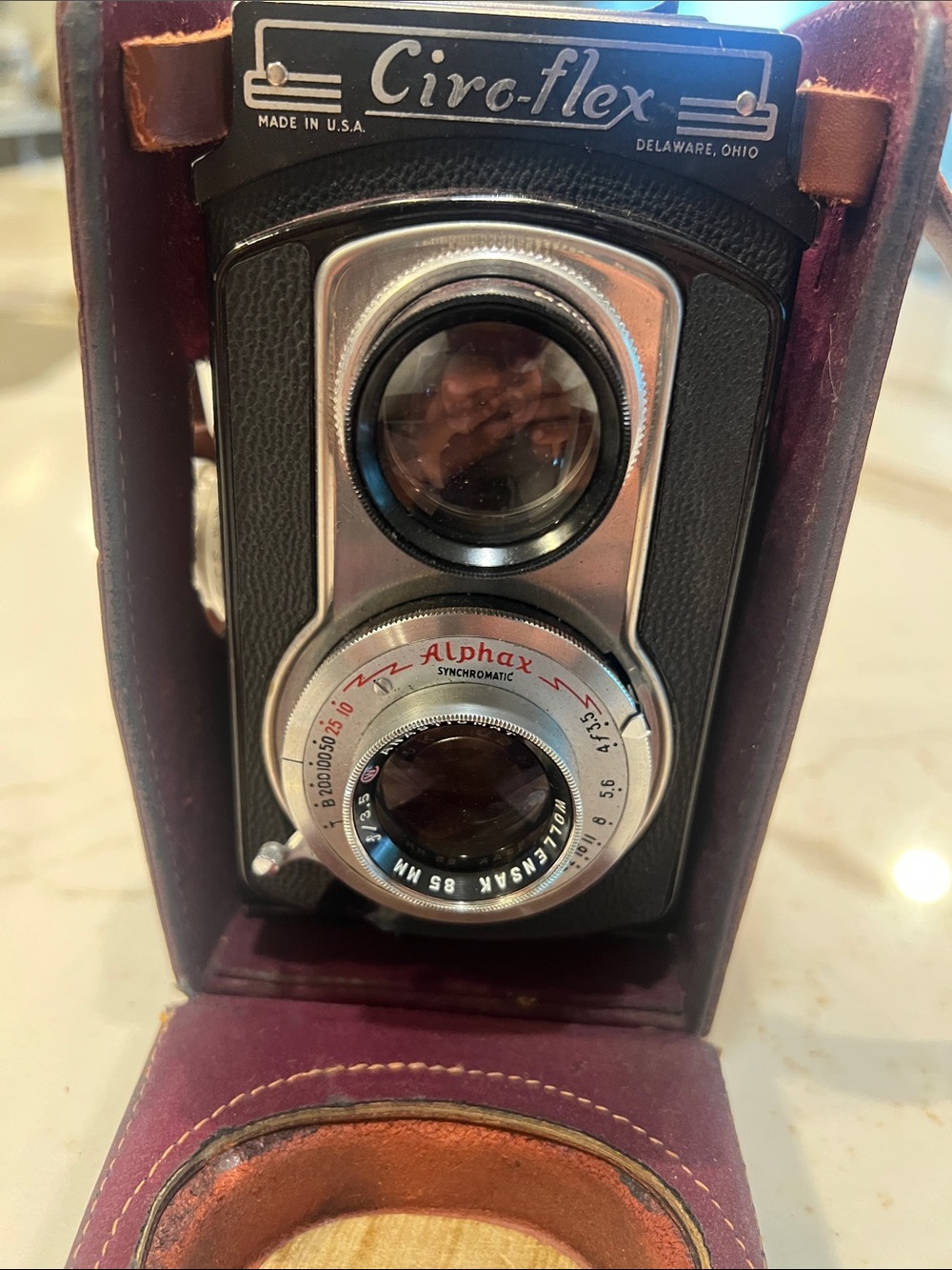 Twin-Lens Vintage Ciro- flex Film Camera in Black with Brown Case